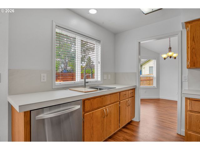 703 Nw 114TH St, Vancouver, WA 98685