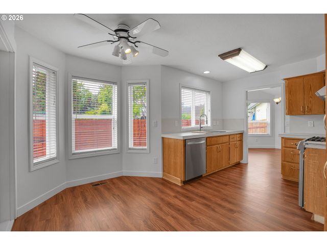 703 Nw 114TH St, Vancouver, WA 98685