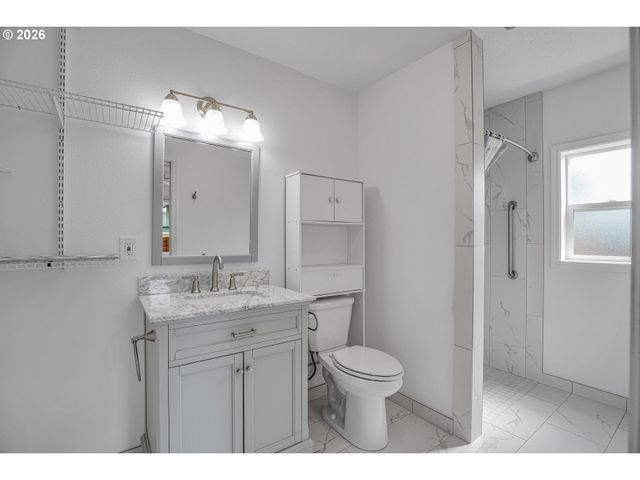 703 Nw 114TH St, Vancouver, WA 98685