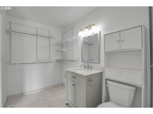 703 Nw 114TH St, Vancouver, WA 98685