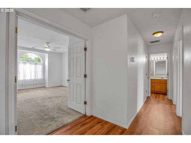 703 Nw 114TH St, Vancouver, WA 98685