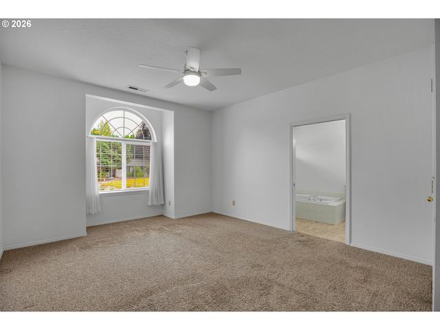 703 Nw 114TH St, Vancouver, WA 98685
