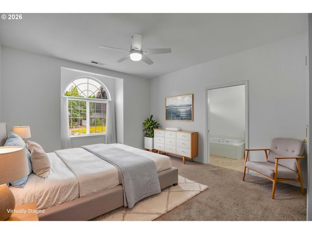 703 Nw 114TH St, Vancouver, WA 98685