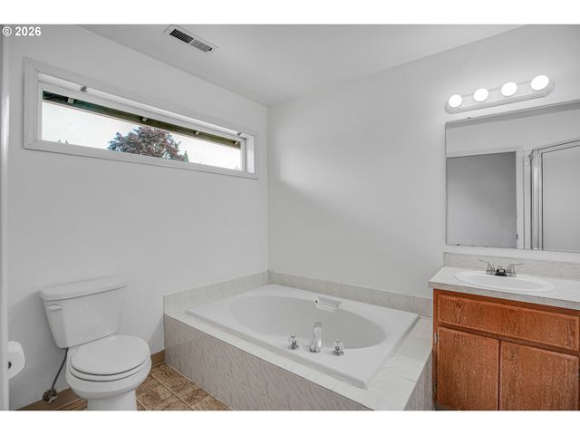 703 Nw 114TH St, Vancouver, WA 98685