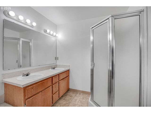 703 Nw 114TH St, Vancouver, WA 98685