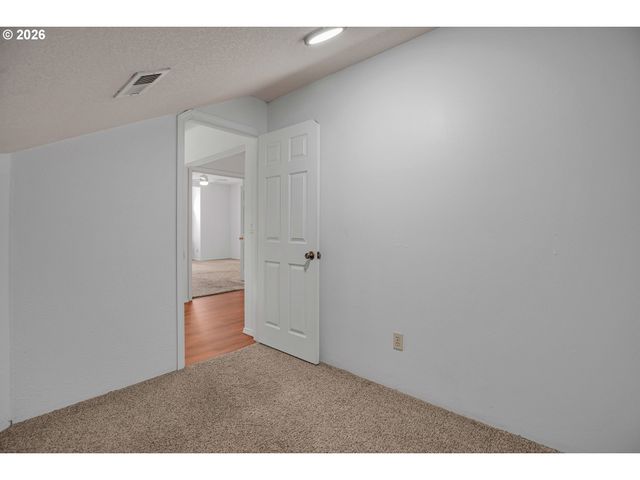 703 Nw 114TH St, Vancouver, WA 98685