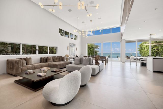 1379 N Venetian Way, Miami, FL 33139