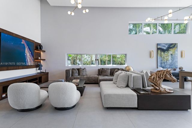 1379 N Venetian Way, Miami, FL 33139