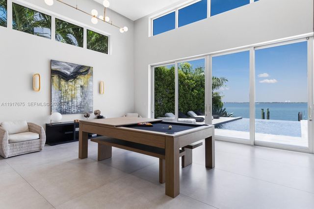 1379 N Venetian Way, Miami, FL 33139