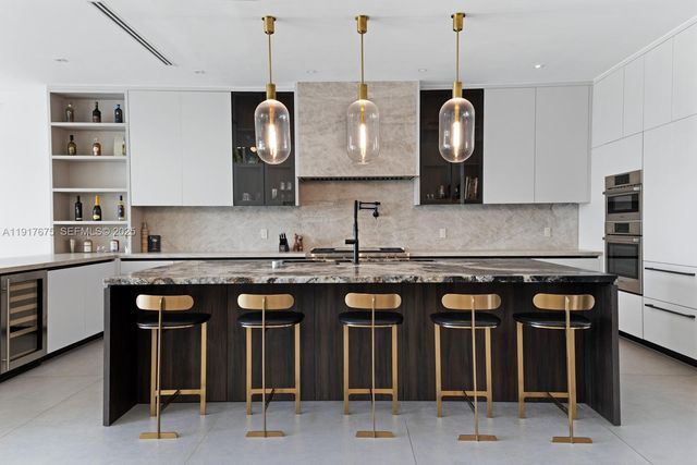 1379 N Venetian Way, Miami, FL 33139