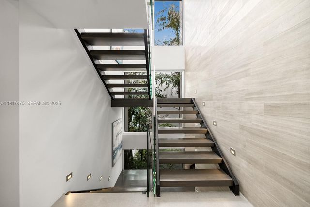 1379 N Venetian Way, Miami, FL 33139