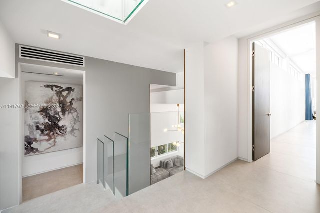 1379 N Venetian Way, Miami, FL 33139