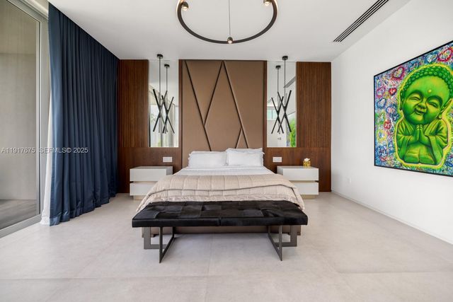 1379 N Venetian Way, Miami, FL 33139