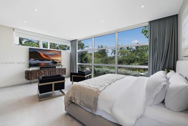 1379 N Venetian Way, Miami, FL 33139