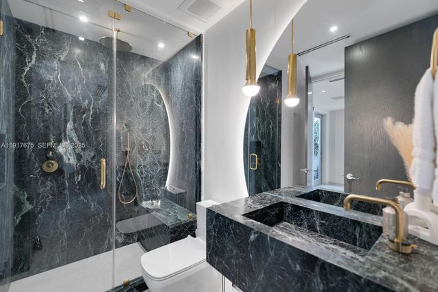 1379 N Venetian Way, Miami, FL 33139