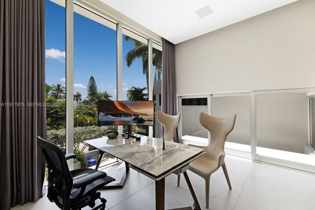 1379 N Venetian Way, Miami, FL 33139