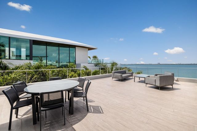 1379 N Venetian Way, Miami, FL 33139