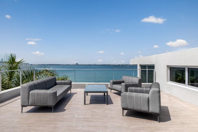 1379 N Venetian Way, Miami, FL 33139