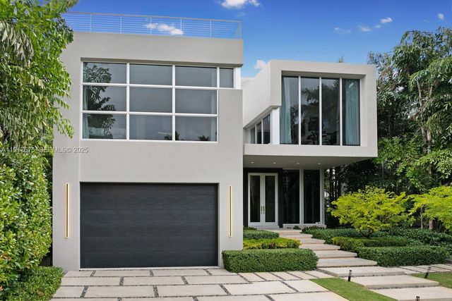 1379 N Venetian Way, Miami, FL 33139