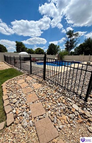 110 Brookside Court, Elizabethtown, KY 42701