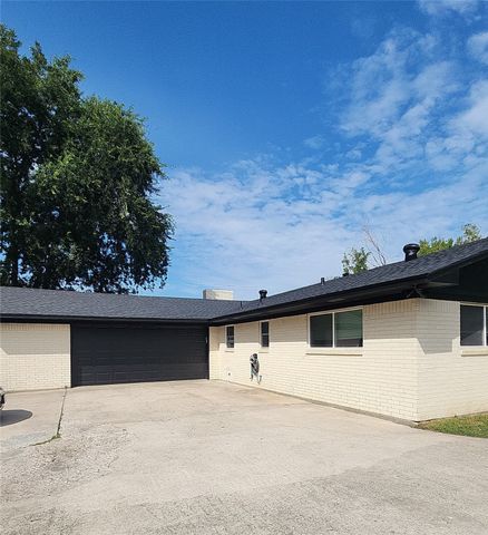 1714 Laurel Road, Gainesville, TX 76240