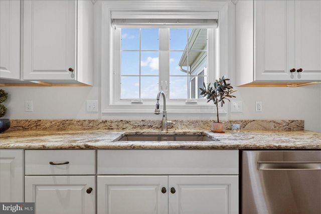 329 CENTURY OAK DR, Oxford, PA 19363