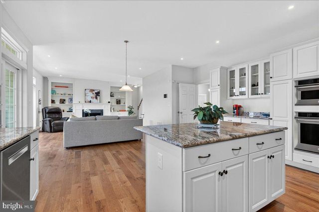 329 CENTURY OAK DR, Oxford, PA 19363