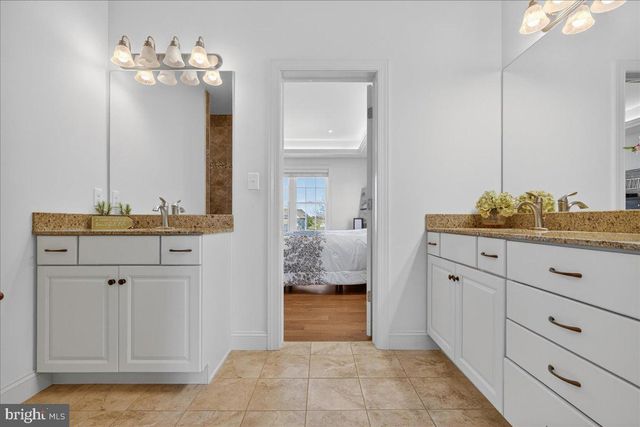 329 CENTURY OAK DR, Oxford, PA 19363