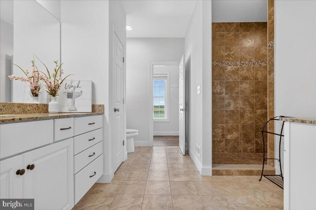 329 CENTURY OAK DR, Oxford, PA 19363