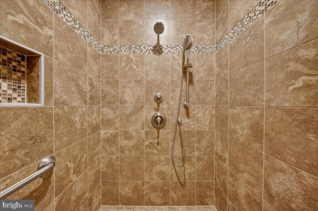 329 CENTURY OAK DR, Oxford, PA 19363
