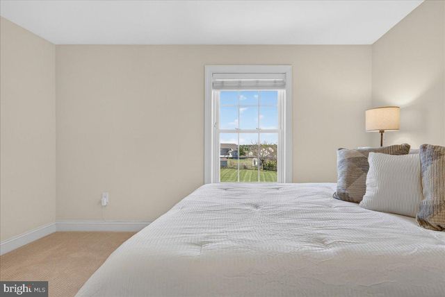 329 CENTURY OAK DR, Oxford, PA 19363
