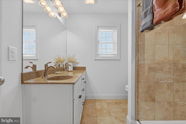 329 CENTURY OAK DR, Oxford, PA 19363