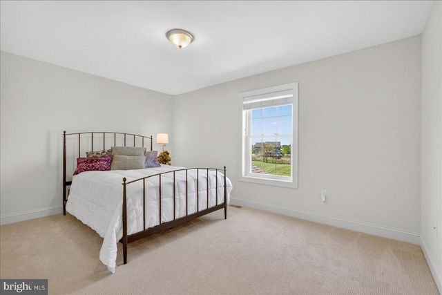 329 CENTURY OAK DR, Oxford, PA 19363