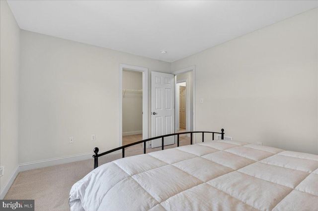 329 CENTURY OAK DR, Oxford, PA 19363