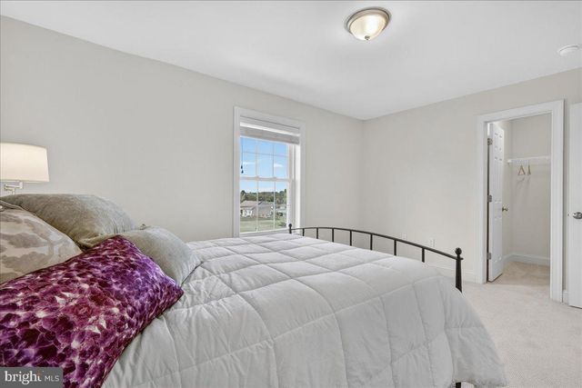 329 CENTURY OAK DR, Oxford, PA 19363