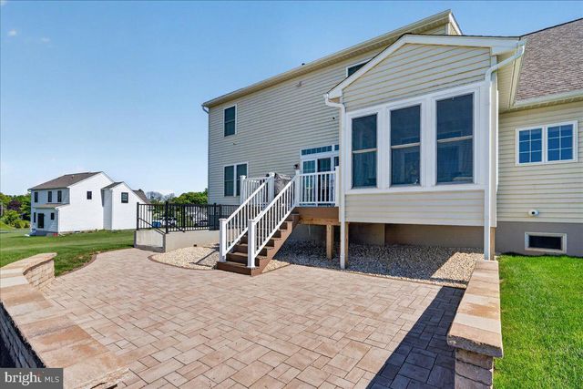 329 CENTURY OAK DR, Oxford, PA 19363