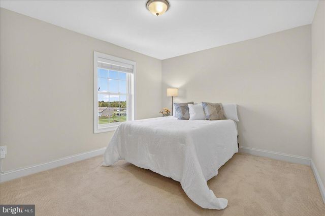 329 CENTURY OAK DR, Oxford, PA 19363