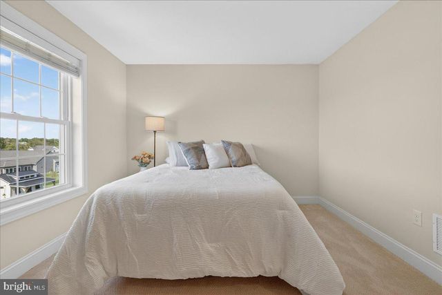 329 CENTURY OAK DR, Oxford, PA 19363