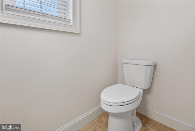 329 CENTURY OAK DR, Oxford, PA 19363