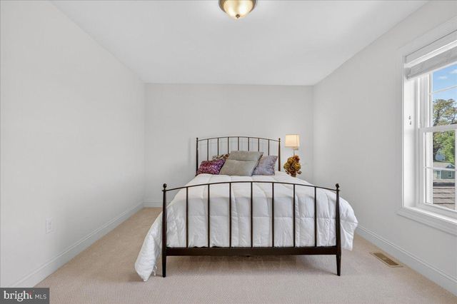 329 CENTURY OAK DR, Oxford, PA 19363