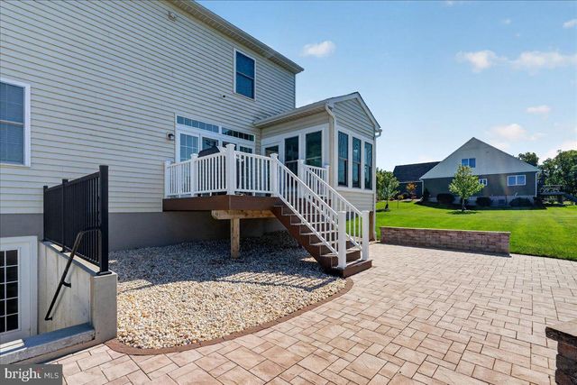 329 CENTURY OAK DR, Oxford, PA 19363