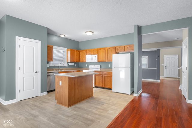 2910 Parkview Drive, Columbus, IN 47201