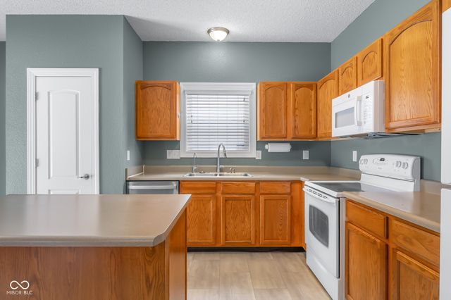 2910 Parkview Drive, Columbus, IN 47201