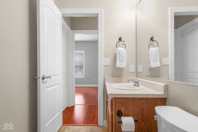 2910 Parkview Drive, Columbus, IN 47201