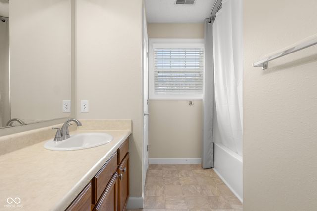 2910 Parkview Drive, Columbus, IN 47201