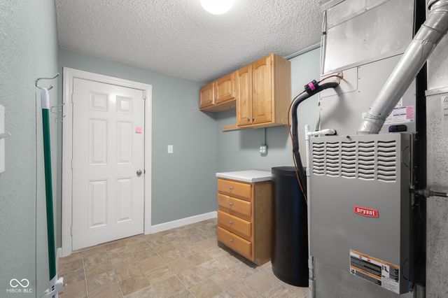 2910 Parkview Drive, Columbus, IN 47201