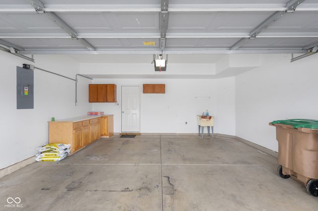 2910 Parkview Drive, Columbus, IN 47201