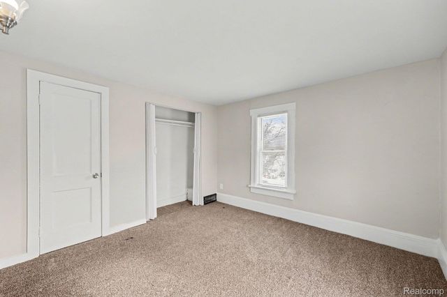 27 Crawford Street, Pontiac, MI 48341