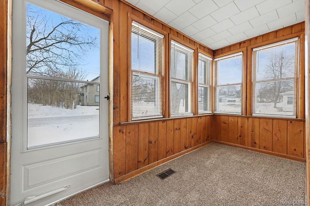 27 Crawford Street, Pontiac, MI 48341