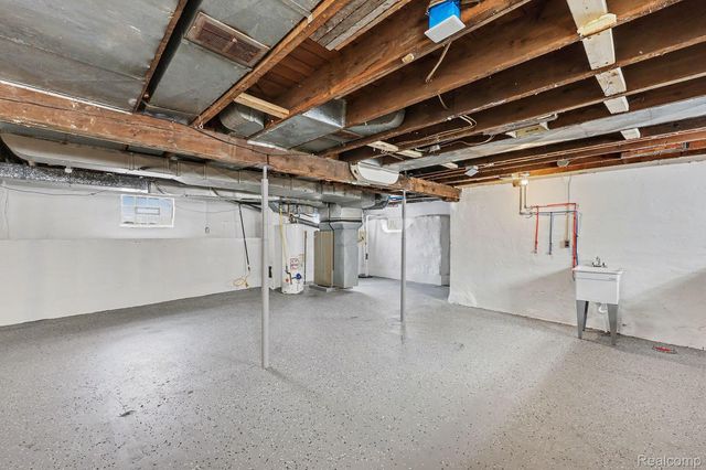 27 Crawford Street, Pontiac, MI 48341